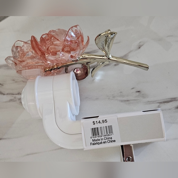NEW Magnolia Rose Wallflower Flower Plug Pink & Gold - Bath and Body Works NWT - Picture 2 of 4